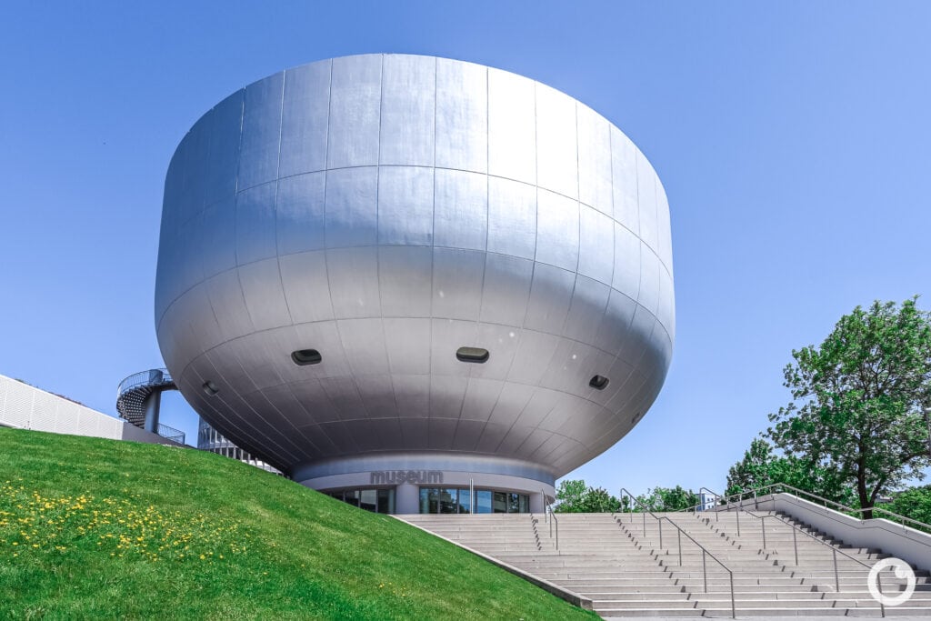 Außenansicht des BMW Museums in München, Bauherr BMW Group, Architekt Karl Schwanzer, 1973. Foto: Bertrand Weiss, weissfotografie.com