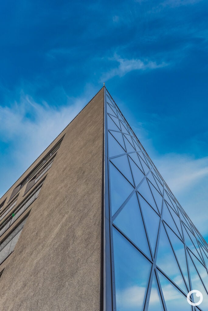 Außenansicht des Bürogebäudes Schnewlinstraße 12 in Freiburg, STRABAG Real Estate, hotz+architekten, 2017. Foto: Bertrand Weiss, weissfotografie.com