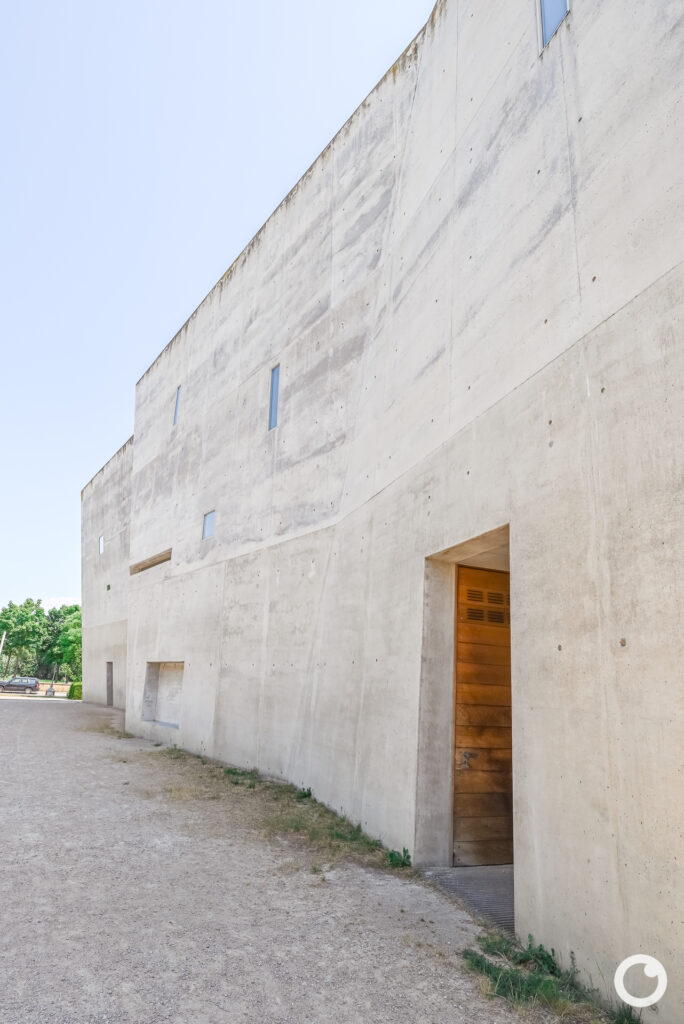 Außenansicht der Kirche Maria Magdalena in Freiburg-Rieselfeld, Bauherr Katholische und Evangelische Kirchengemeinde Freiburg-Rieselfeld, Architekten Kister Scheithauer Gross, 2004. Foto: Bertrand Weiss, weissfotografie.com