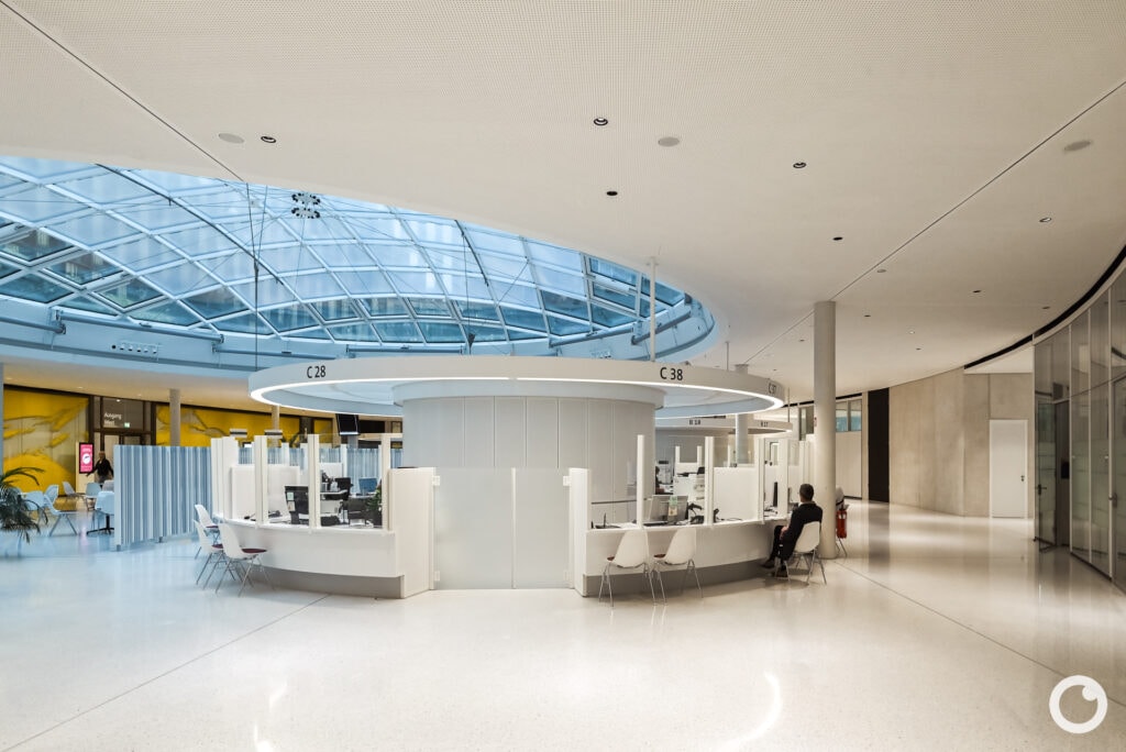 Innenansicht des Neuen Rathauses in Freiburg, Bauherr Stadt Freiburg im Breisgau, Architekten ingenhoven associates, 2017. Foto: Bertrand Weiss, weissfotografie.com