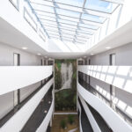 Innenansicht des Wohn- und Geschäftshauses „student@home“ in Freiburg, Bauherr ImmoTrend GmbH, Architekten Kühnl + Schmidt Architekten AG, 2018. Foto: Bertrand Weiss, weissfotografie.com