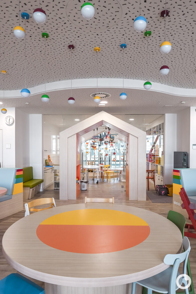 Innenansicht der Kinder- und Jugendklinik in Freiburg, Bauherr Universitätsklinikum Freiburg, Architekten Heinle, Wischer und Partner, 2017. Foto: Bertrand Weiss, weissfotografie.com