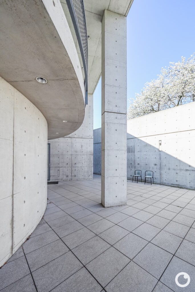 Innenansicht des Vitra Konferenzpavillons in Weil am Rhein, Bauherr Vitra Campus, Architekt Tadao Ando, 1993. Foto: Bertrand Weiss, weissfotografie.com