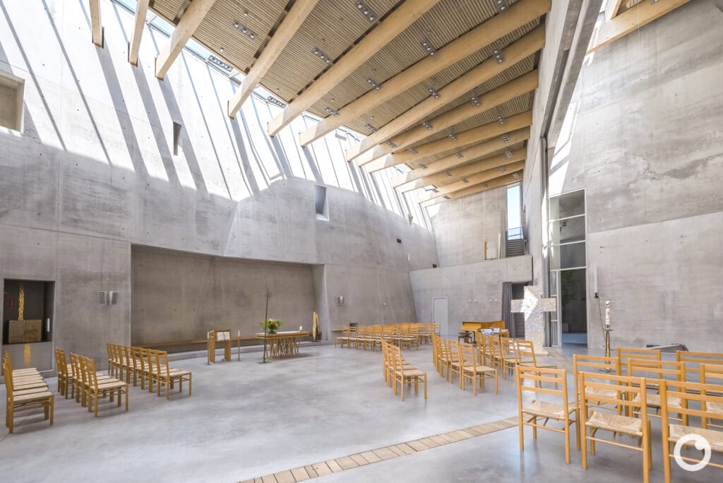 Innenansicht der Kirche Maria Magdalena in Freiburg-Rieselfeld, Bauherr Katholische und Evangelische Kirchengemeinde Freiburg-Rieselfeld, Architekten Kister Scheithauer Gross, 2004. Foto: Bertrand Weiss, weissfotografie.com