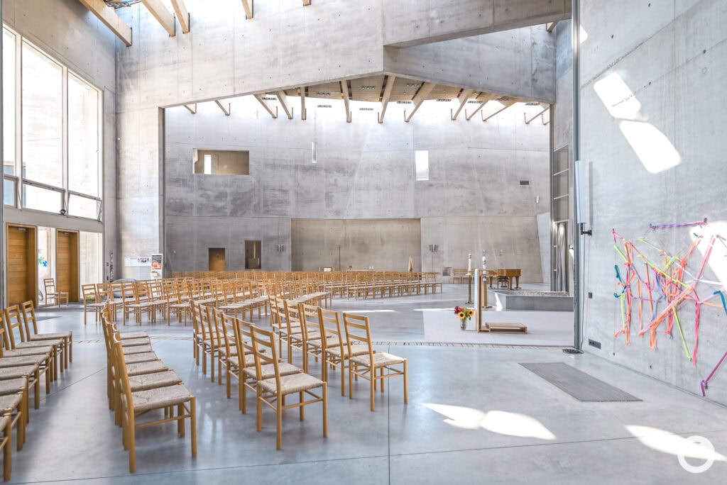 Innenansicht der Kirche Maria Magdalena in Freiburg-Rieselfeld, Bauherr Katholische und Evangelische Kirchengemeinde Freiburg-Rieselfeld, Architekten Kister Scheithauer Gross, 2004. Foto: Bertrand Weiss, weissfotografie.com