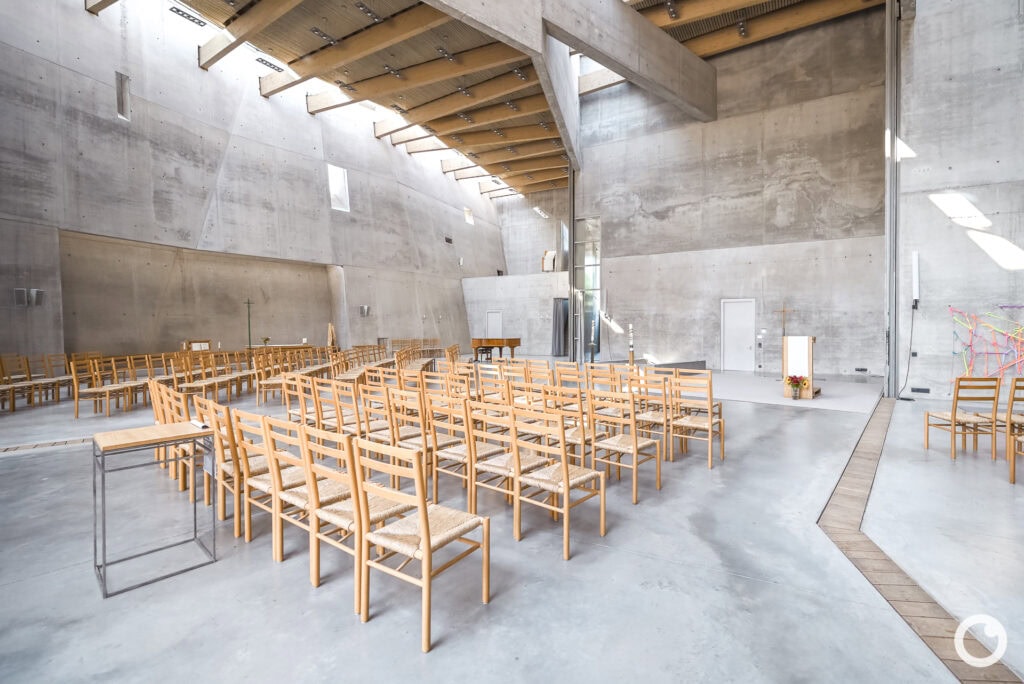 Innenansicht der Kirche Maria Magdalena in Freiburg-Rieselfeld, Bauherr Katholische und Evangelische Kirchengemeinde Freiburg-Rieselfeld, Architekten Kister Scheithauer Gross, 2004. Foto: Bertrand Weiss, weissfotografie.com