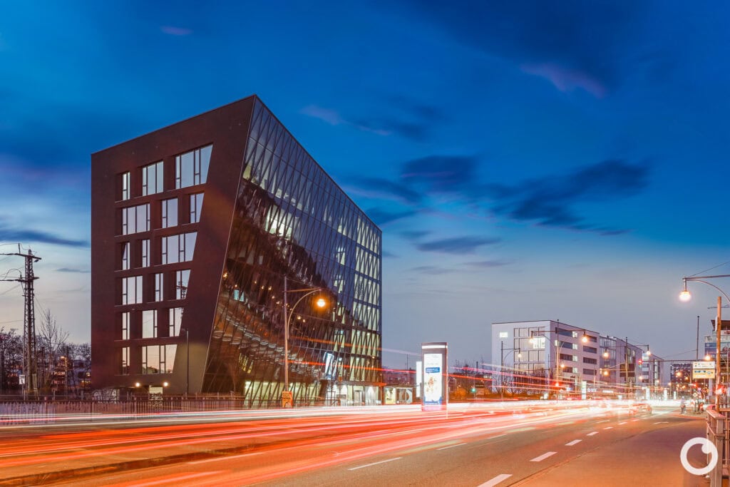 Außenansicht des Bürogebäudes Schnewlinstraße 12 in Freiburg, STRABAG Real Estate, hotz+architekten, 2017. Foto: Bertrand Weiss, weissfotografie.com