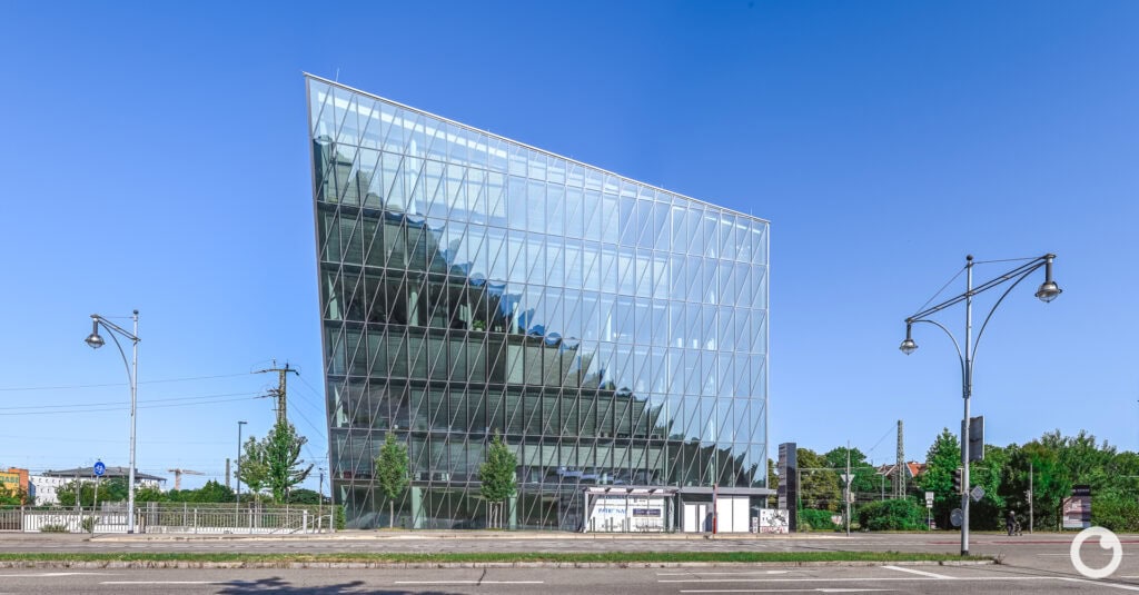 Außenansicht des Bürogebäudes Schnewlinstraße 12 in Freiburg, STRABAG Real Estate, hotz+architekten, 2017. Foto: Bertrand Weiss, weissfotografie.com