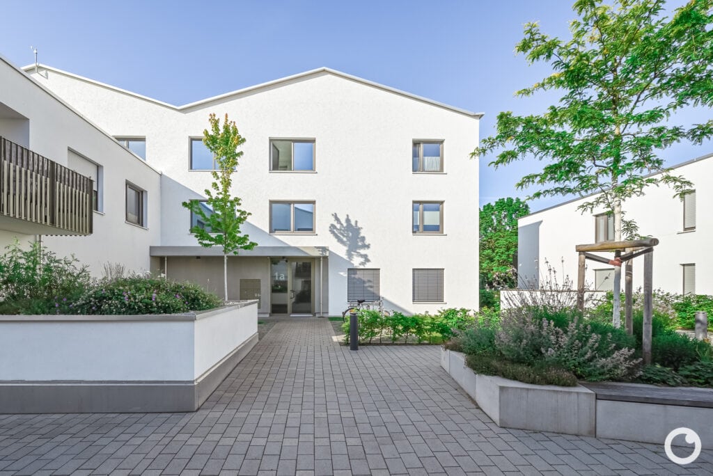 Ansicht der Gemeinsamen Ortsmitte in Schallstadt, Bauherren Bauverein Breisgau eG und Gemeinde Schallstadt, Architekten ABMP Architektur und Generalplanung, 2023. Foto: Bertrand Weiss, weissfotografie.com