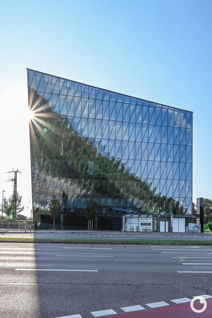 Außenansicht des Bürogebäudes Schnewlinstraße 12 in Freiburg, STRABAG Real Estate, hotz+architekten, 2017. Foto: Bertrand Weiss, weissfotografie.com