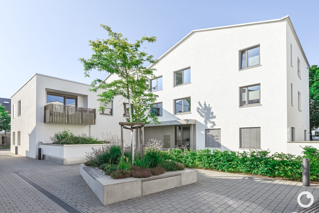 Ansicht der Gemeinsamen Ortsmitte in Schallstadt, Bauherren Bauverein Breisgau eG und Gemeinde Schallstadt, Architekten ABMP Architektur und Generalplanung, 2023. Foto: Bertrand Weiss, weissfotografie.com