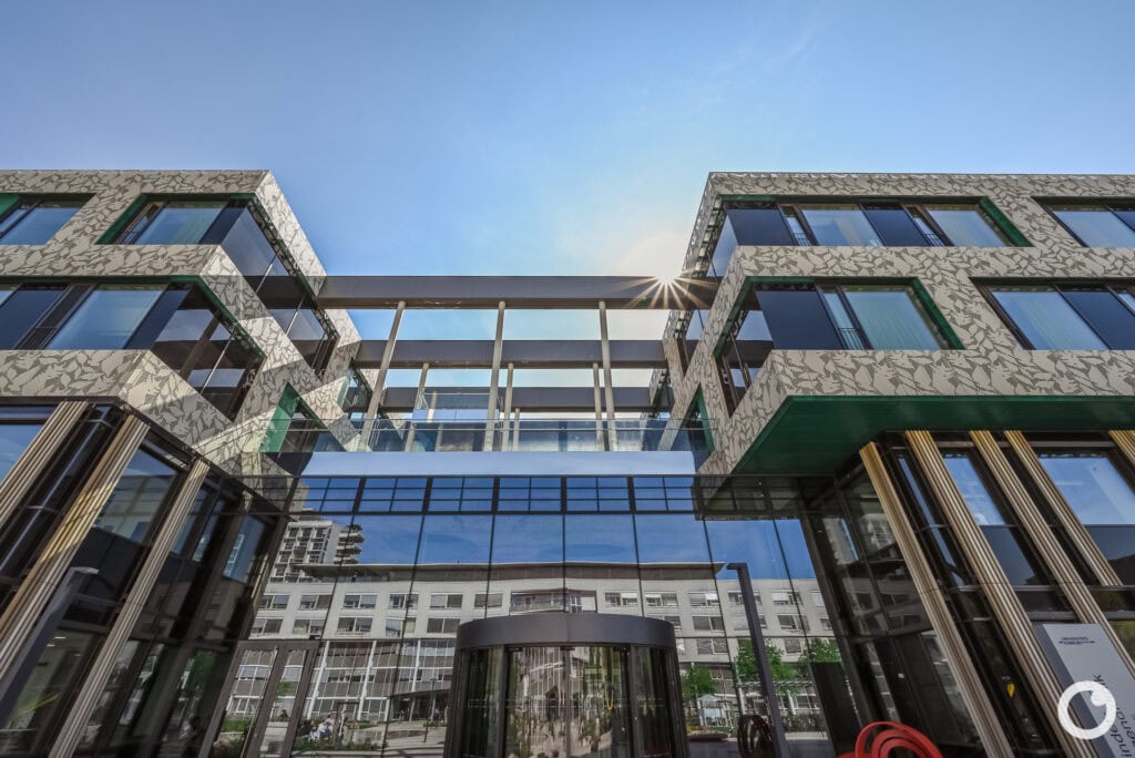 Außenansicht der Kinder- und Jugendklinik in Freiburg, Bauherr Universitätsklinikum Freiburg, Architekten Heinle, Wischer und Partner, 2017. Foto: Bertrand Weiss, weissfotografie.com