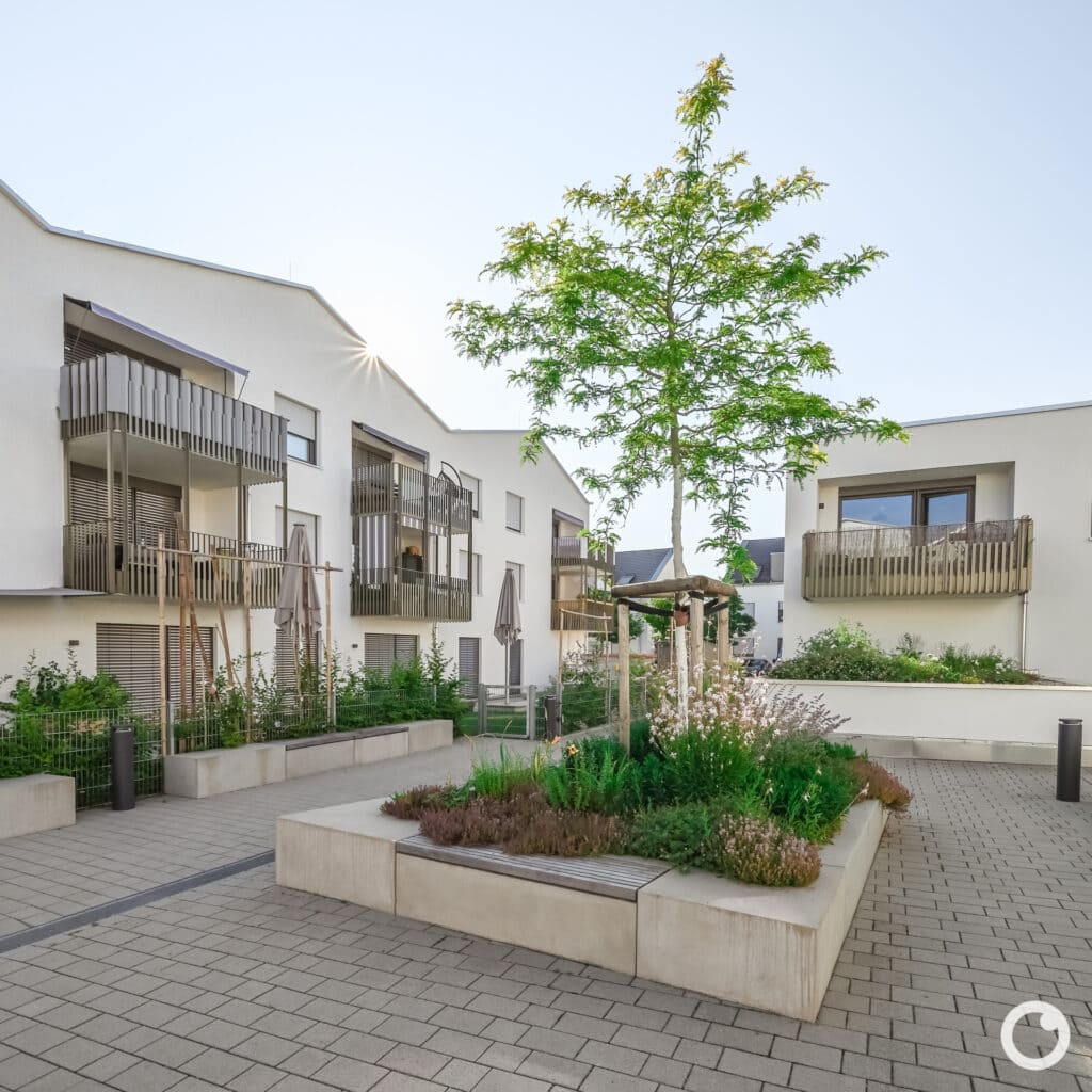 Ansicht der Gemeinsamen Ortsmitte in Schallstadt, Bauherren Bauverein Breisgau eG und Gemeinde Schallstadt, Architekten ABMP Architektur und Generalplanung, 2023. Foto: Bertrand Weiss, weissfotografie.com