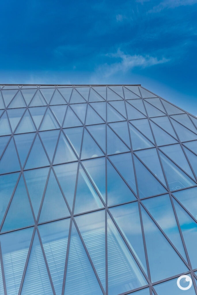 Außenansicht des Bürogebäudes Schnewlinstraße 12 in Freiburg, STRABAG Real Estate, hotz+architekten, 2017. Foto: Bertrand Weiss, weissfotografie.com