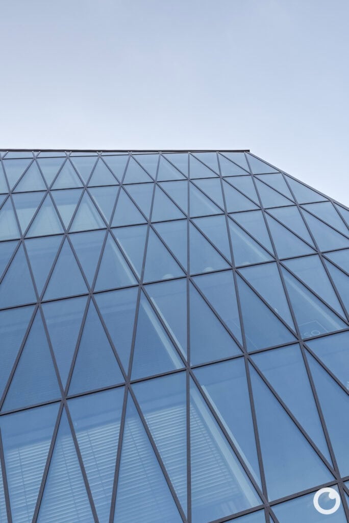 Außenansicht des Bürogebäudes Schnewlinstraße 12 in Freiburg, STRABAG Real Estate, hotz+architekten, 2017. Foto: Bertrand Weiss, weissfotografie.com