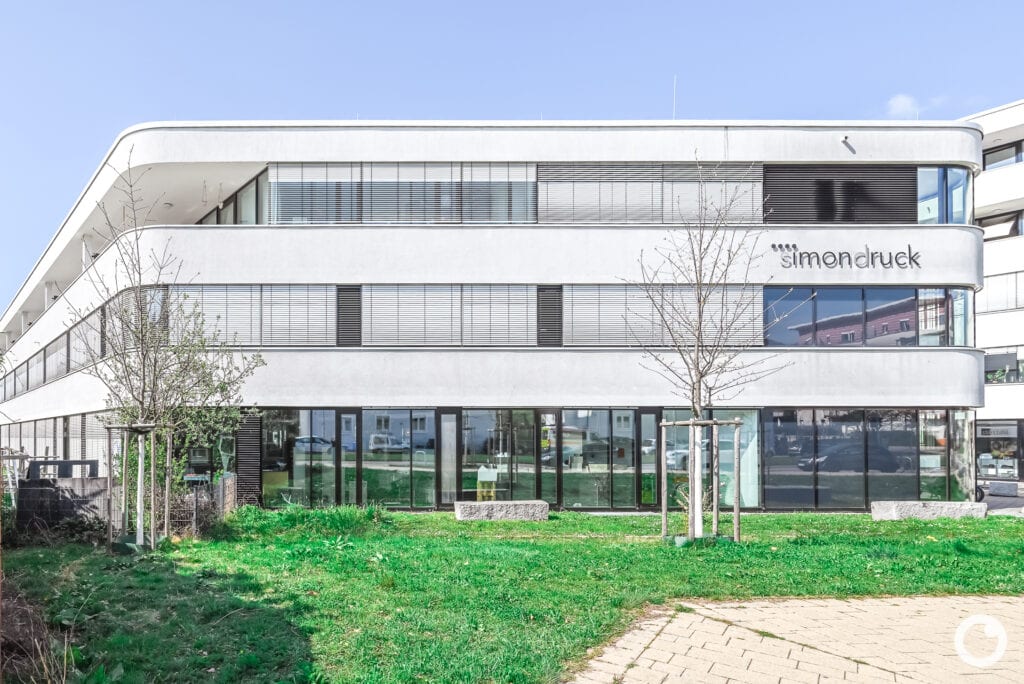 Außenansicht des Wohn- und Geschäftshauses Simon Druck in Freiburg, Bauherr Simon Druck GmbH & Co. KG, Architekten hotz+architekten Freiburg, 2016. Foto: Bertrand Weiss, weissfotografie.com