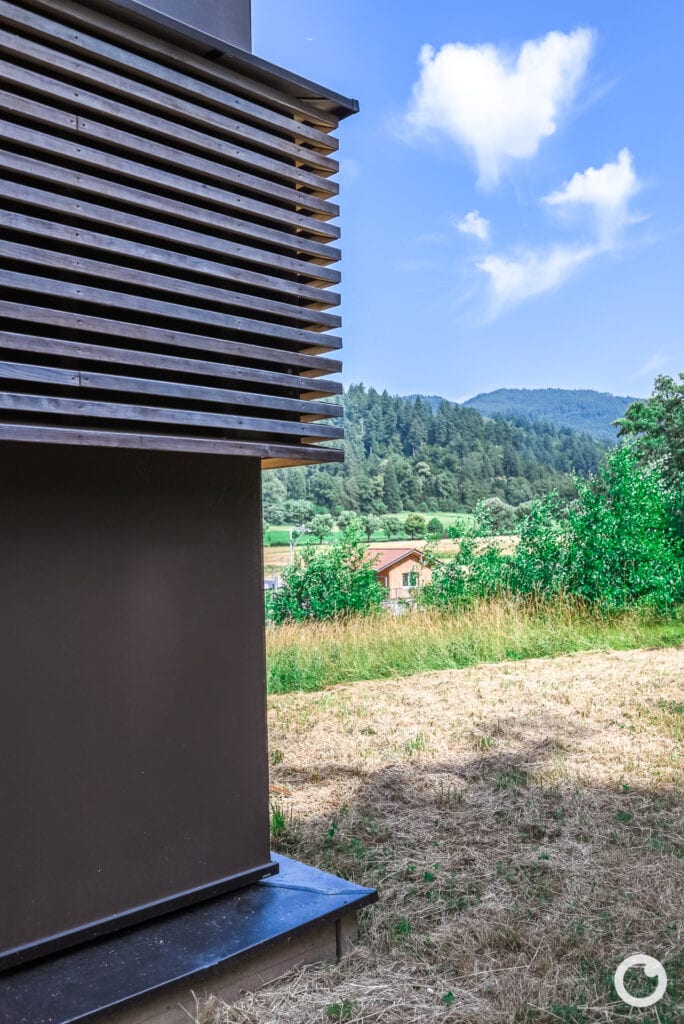 Außenansicht des Forstamtsgebäudes am WaldHaus in Freiburg, Bauherr Stadt Freiburg im Breisgau, Architekten Stocker Dewes Architekten BDA, 2020. Foto: Bertrand Weiss, weissfotografie.com