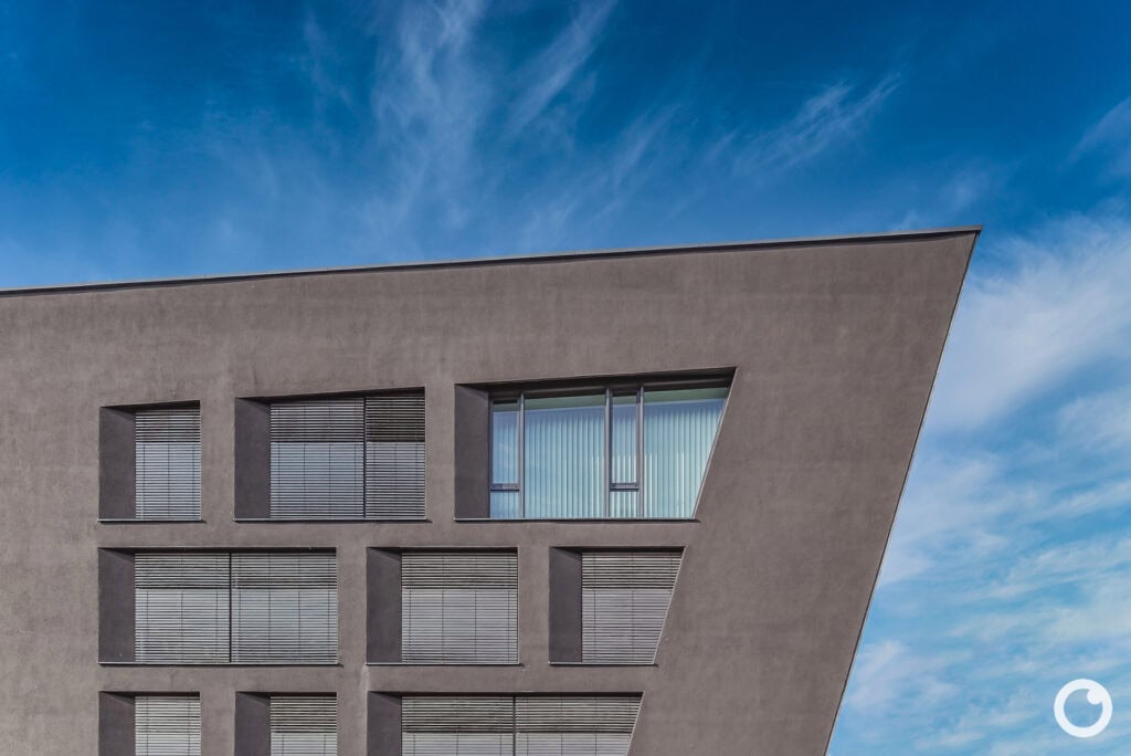 Außenansicht des Bürogebäudes Schnewlinstraße 12 in Freiburg, STRABAG Real Estate, hotz+architekten, 2017. Foto: Bertrand Weiss, weissfotografie.com
