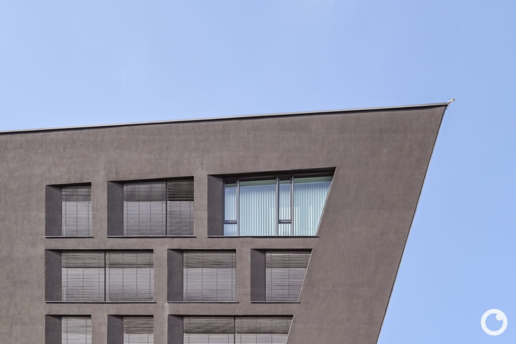 Außenansicht des Bürogebäudes Schnewlinstraße 12 in Freiburg, STRABAG Real Estate, hotz+architekten, 2017. Foto: Bertrand Weiss, weissfotografie.com