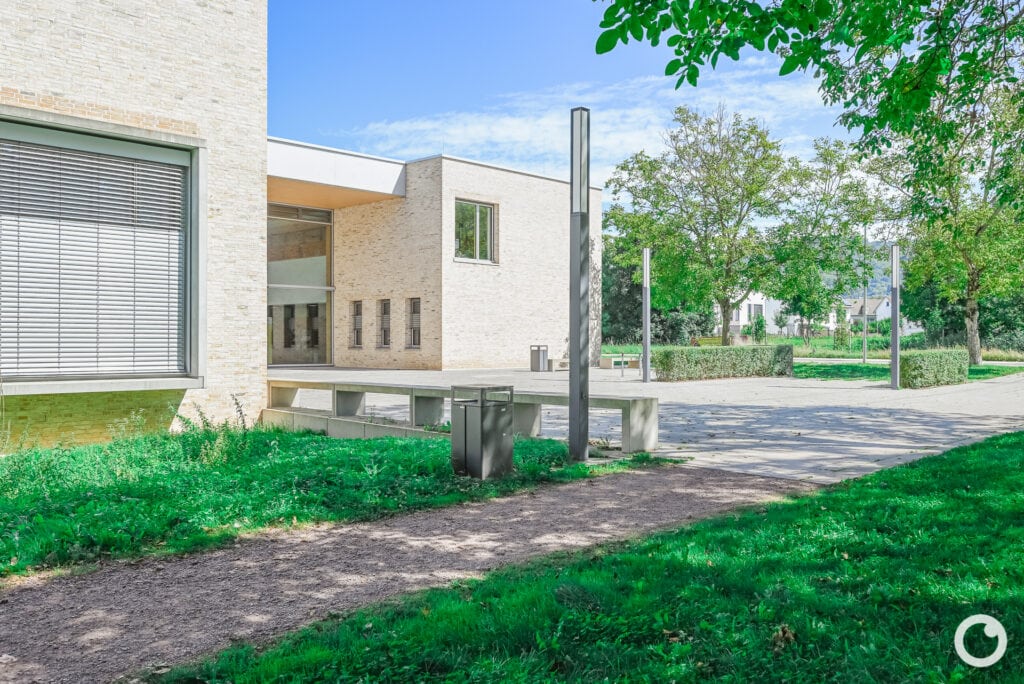 Außenansicht des Neuen Rathauses in Schallstadt, Bauherr Gemeinde Schallstadt, Architekten OHO Architekten Stuttgart, 2021. Foto: Bertrand Weiss, weissfotografie.com
