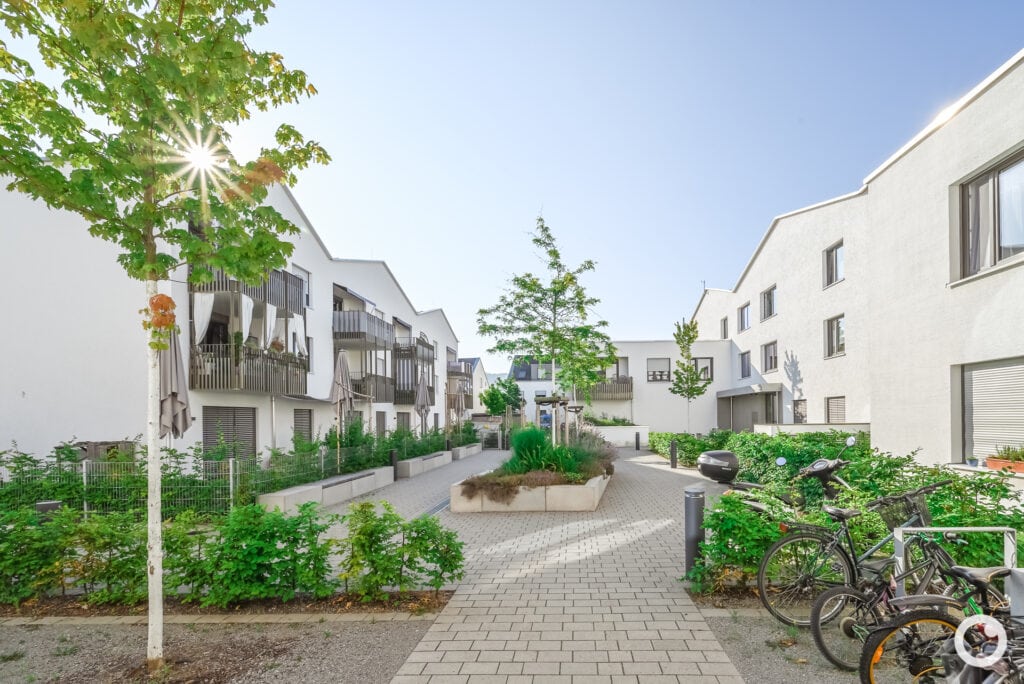 Ansicht der Gemeinsamen Ortsmitte in Schallstadt, Bauherren Bauverein Breisgau eG und Gemeinde Schallstadt, Architekten ABMP Architektur und Generalplanung, 2023. Foto: Bertrand Weiss, weissfotografie.com