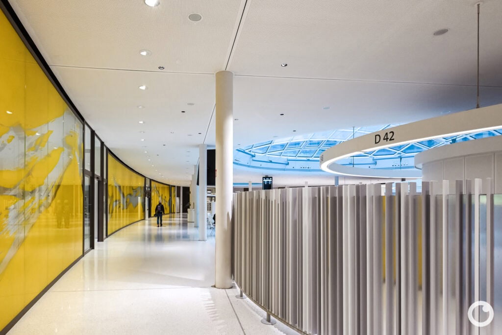 Innenansicht des Neuen Rathauses in Freiburg, Bauherr Stadt Freiburg im Breisgau, Architekten ingenhoven associates, 2017. Foto: Bertrand Weiss, weissfotografie.com