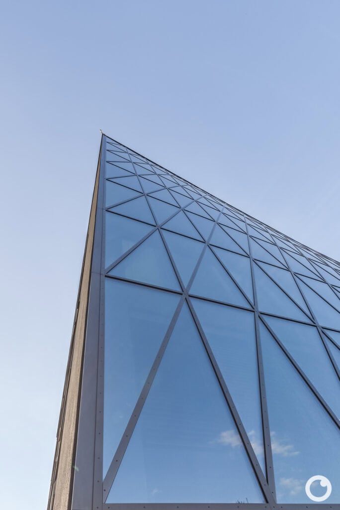 Außenansicht des Bürogebäudes Schnewlinstraße 12 in Freiburg, STRABAG Real Estate, hotz+architekten, 2017. Foto: Bertrand Weiss, weissfotografie.com