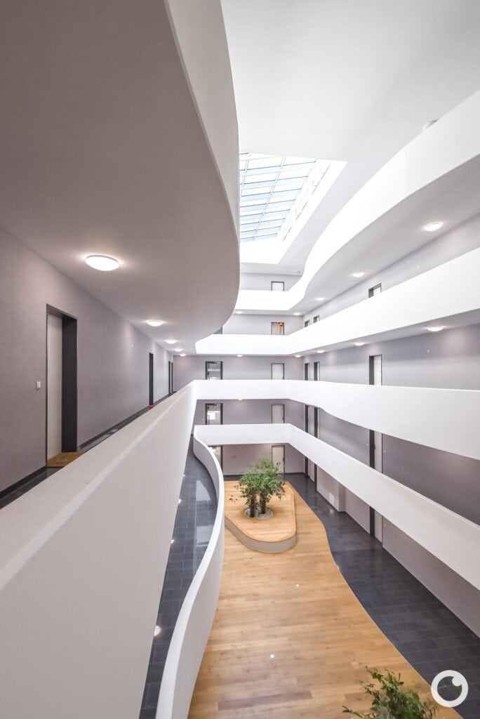 Innenansicht des Wohn- und Geschäftshauses „student@home“ in Freiburg, Bauherr ImmoTrend GmbH, Architekten Kühnl + Schmidt Architekten AG, 2018. Foto: Bertrand Weiss, weissfotografie.com