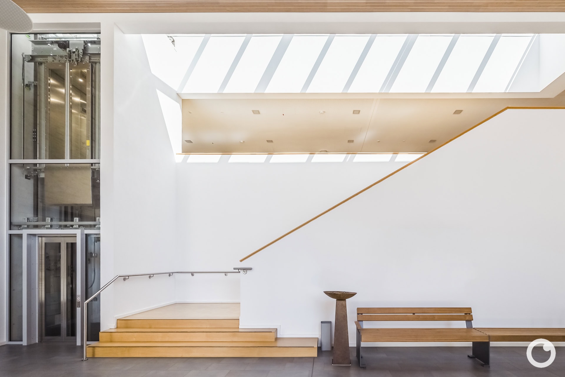 Innenansicht des Neuen Rathauses in Schallstadt, Bauherr Gemeinde Schallstadt, Architekten OHO Architekten Stuttgart, 2021. Foto: Bertrand Weiss, weissfotografie.com