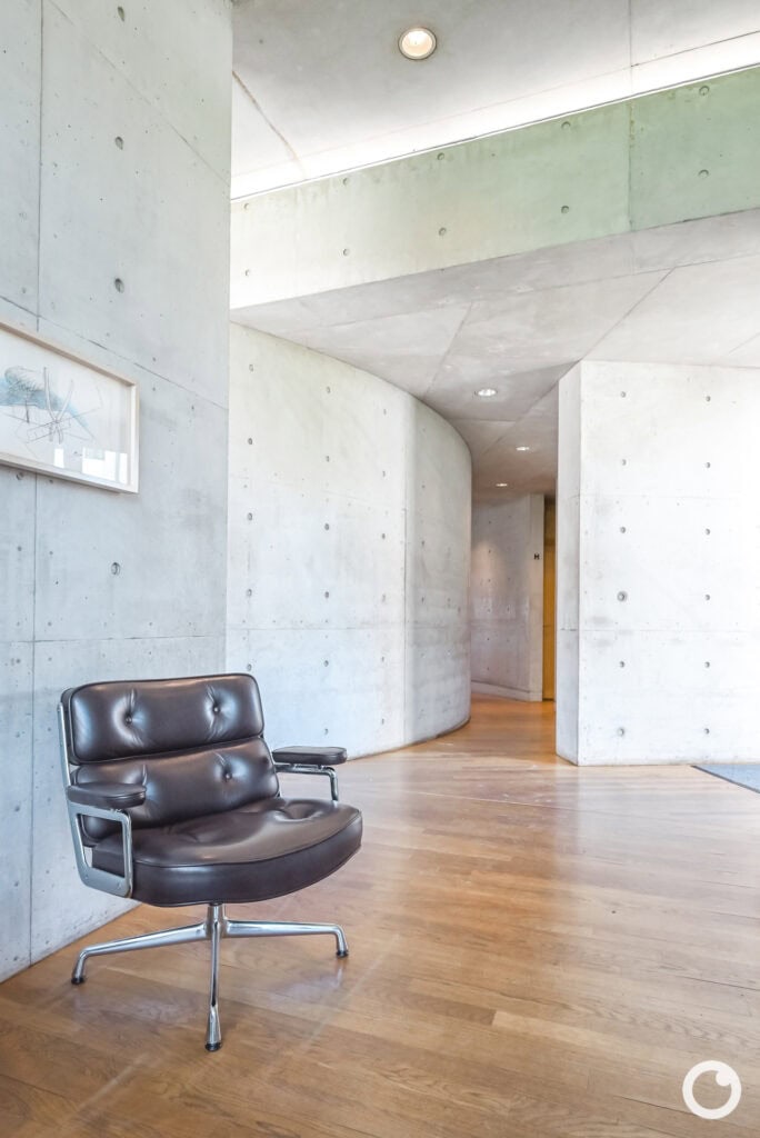 Innenansicht des Vitra Konferenzpavillons in Weil am Rhein, Bauherr Vitra Campus, Architekt Tadao Ando, 1993. Foto: Bertrand Weiss, weissfotografie.com