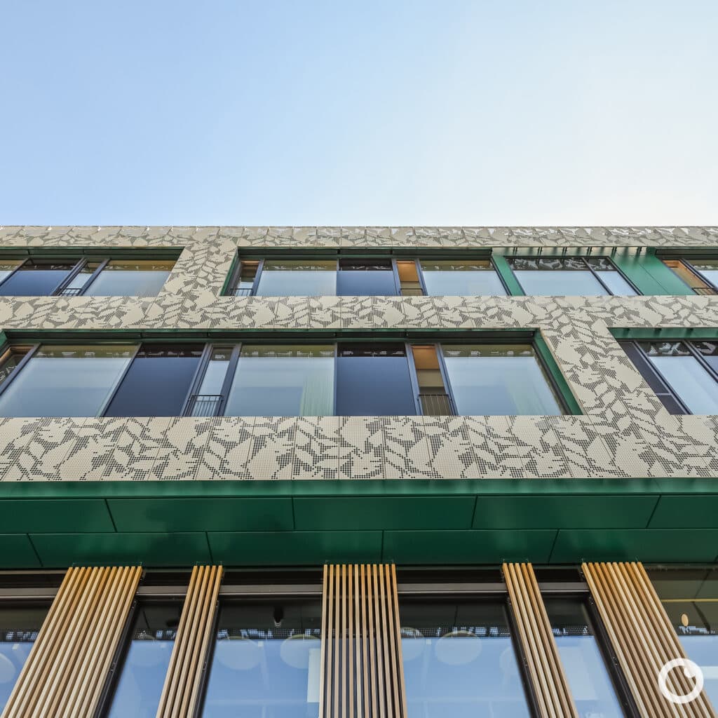 Außenansicht der Kinder- und Jugendklinik in Freiburg, Bauherr Universitätsklinikum Freiburg, Architekten Heinle, Wischer und Partner, 2017. Foto: Bertrand Weiss, weissfotografie.com