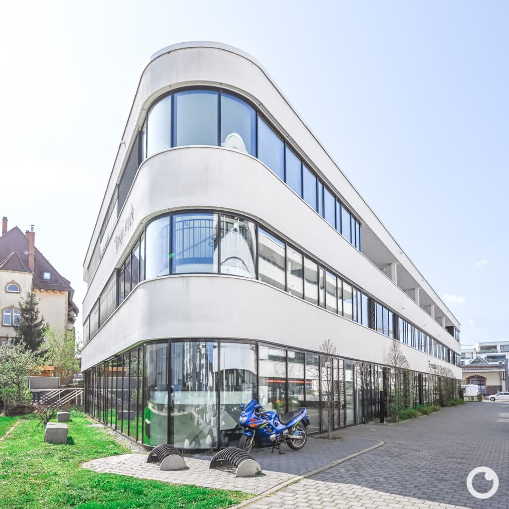 Außenansicht des Wohn- und Geschäftshauses Simon Druck in Freiburg, Bauherr Simon Druck GmbH & Co. KG, Architekten hotz+architekten Freiburg, 2016. Foto: Bertrand Weiss, weissfotografie.com