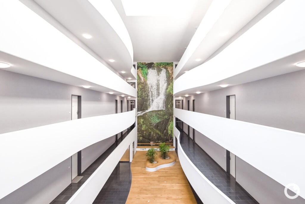 Innenansicht des Wohn- und Geschäftshauses „student@home“ in Freiburg, Bauherr ImmoTrend GmbH, Architekten Kühnl + Schmidt Architekten AG, 2018. Foto: Bertrand Weiss, weissfotografie.com