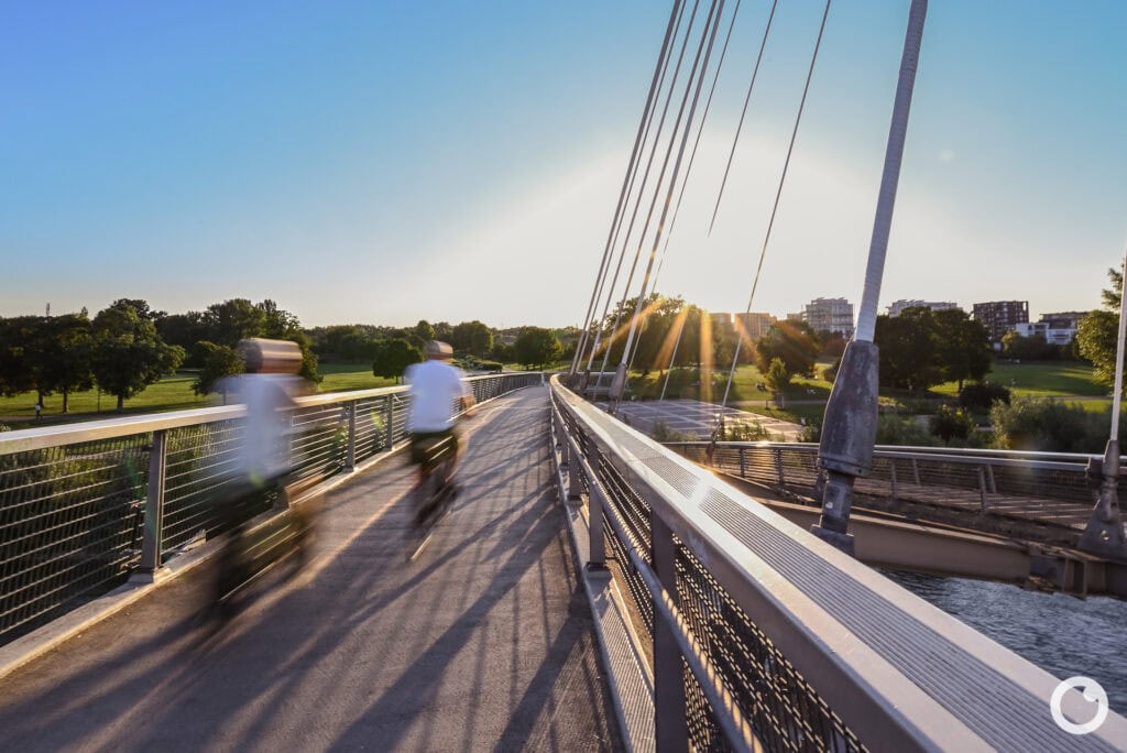 Ansicht der Passerelle des Deux Rives über den Rhein zwischen Kehl und Straßburg, Bauherr Städte Straßburg & Kehl, Architekt Marc Mimram, 2004. Foto: Bertrand Weiss, weissfotografie.com