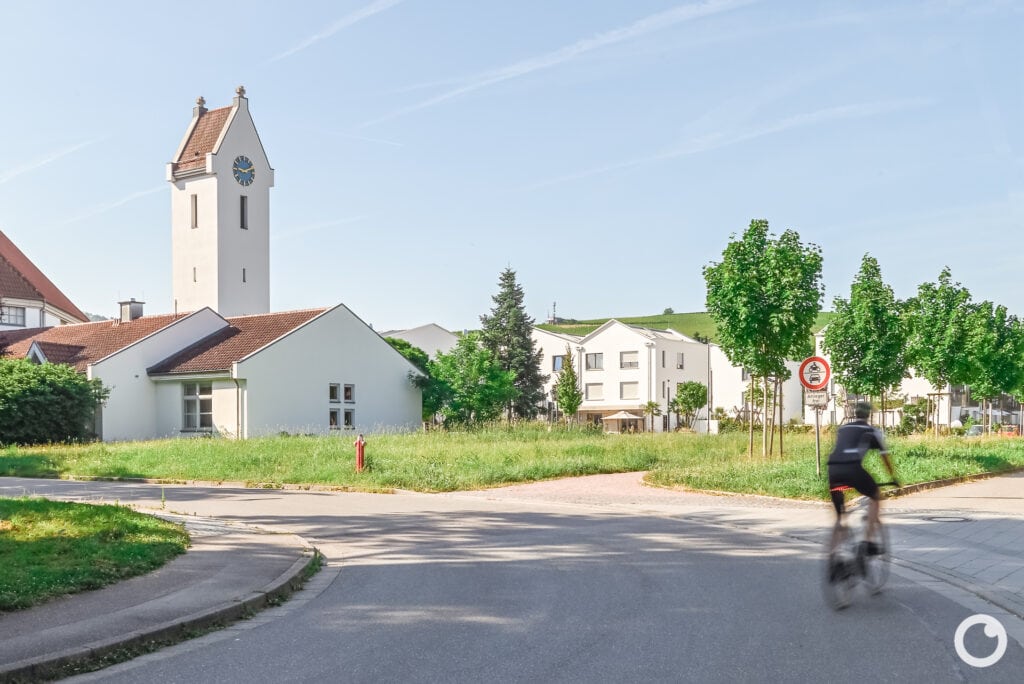 Ansicht der Gemeinsamen Ortsmitte in Schallstadt, Bauherren Bauverein Breisgau eG und Gemeinde Schallstadt, Architekten ABMP Architektur und Generalplanung, 2023. Foto: Bertrand Weiss, weissfotografie.com
