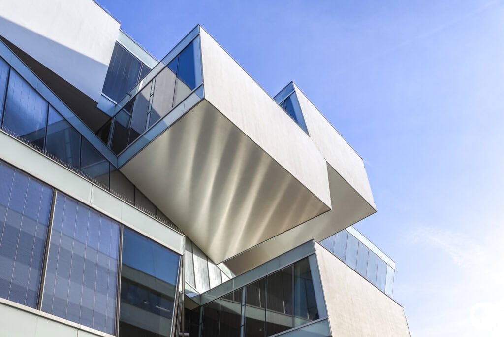 Fassade des Idorsia Campus in Allschwil, Herzog de Meuron, 2025. Foto: Bertrand Weiss, weissfotografie.com Architekturdetail des Idorsia Campus in Allschwil, Idorsia Pharmaceuticals, 2025. Foto: Bertrand Weiss, weissfotografie.com Straßenansicht des Idorsia Campus in Allschwil, Herzog de Meuron, 2025. Foto: Bertrand Weiss, weissfotografie.com