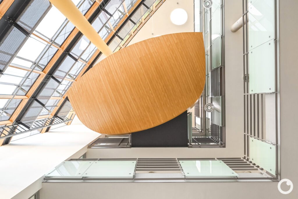 Innenräume der PSD Bank in Freiburg, BK2H Architekten, 2006. Foto: Bertrand Weiss, weissfotografie.com Innenraum der PSD Bank in Freiburg, BK2H Architekten, 2006. Foto: Bertrand Weiss, weissfotografie.com