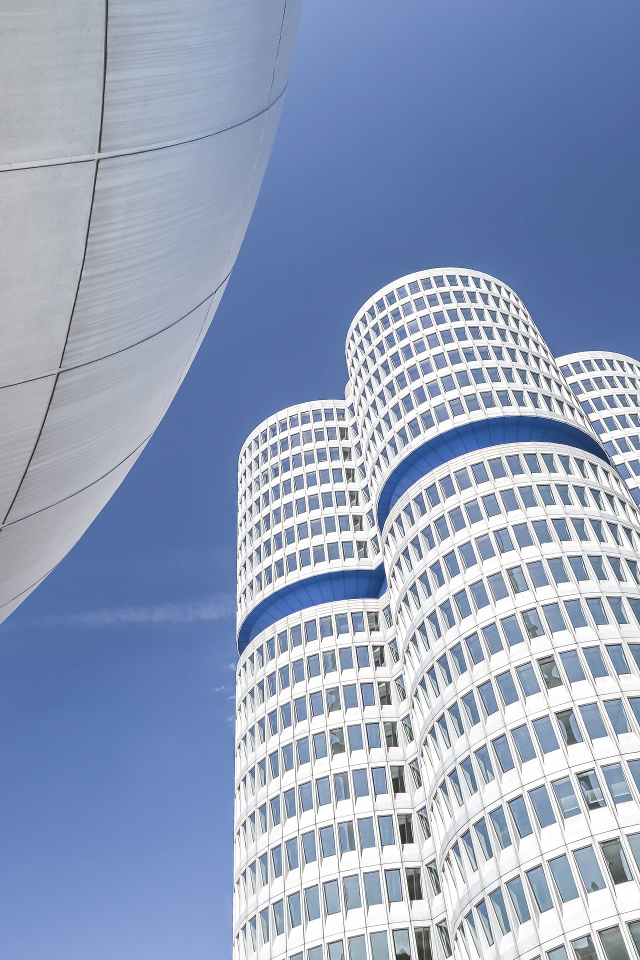 Außenansicht des BMW Museums und BMW Vierzylinders in München. Architektur von Karl Schwanzer. Foto: Bertrand Weiss, weissfotografie.com.