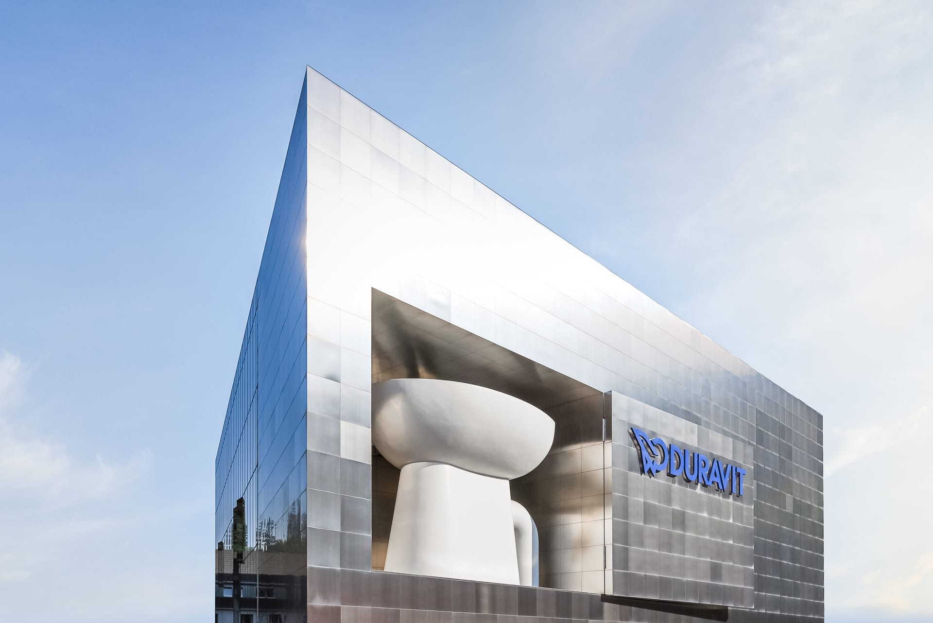 Außenansicht des Duravit Design Centers in Hornberg. Architektur von Philippe Starck. Foto: Bertrand Weiss, weissfotografie.com.
