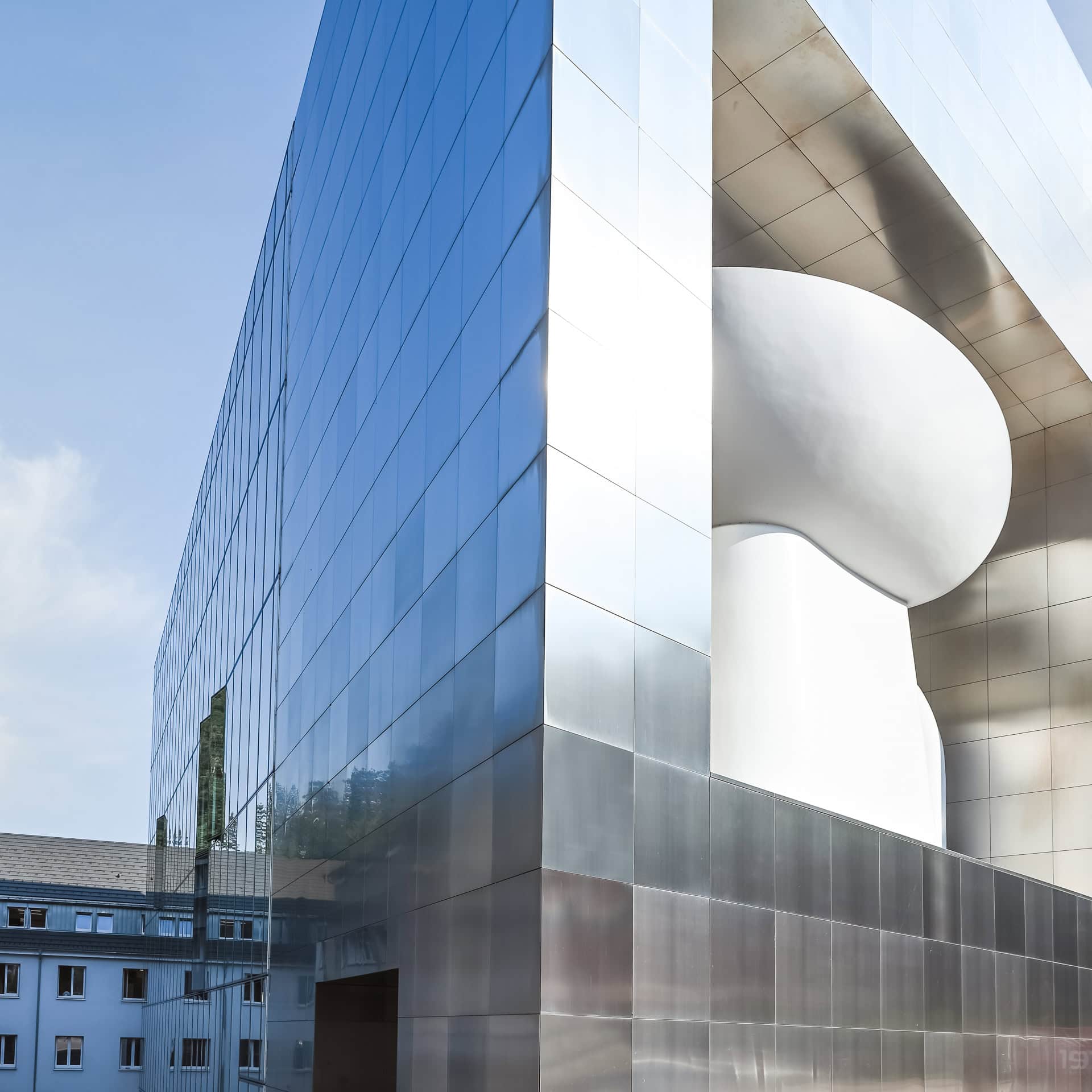 Außenansicht des Duravit Design Centers in Hornberg. Architektur von Philippe Starck. Foto: Bertrand Weiss, weissfotografie.com.