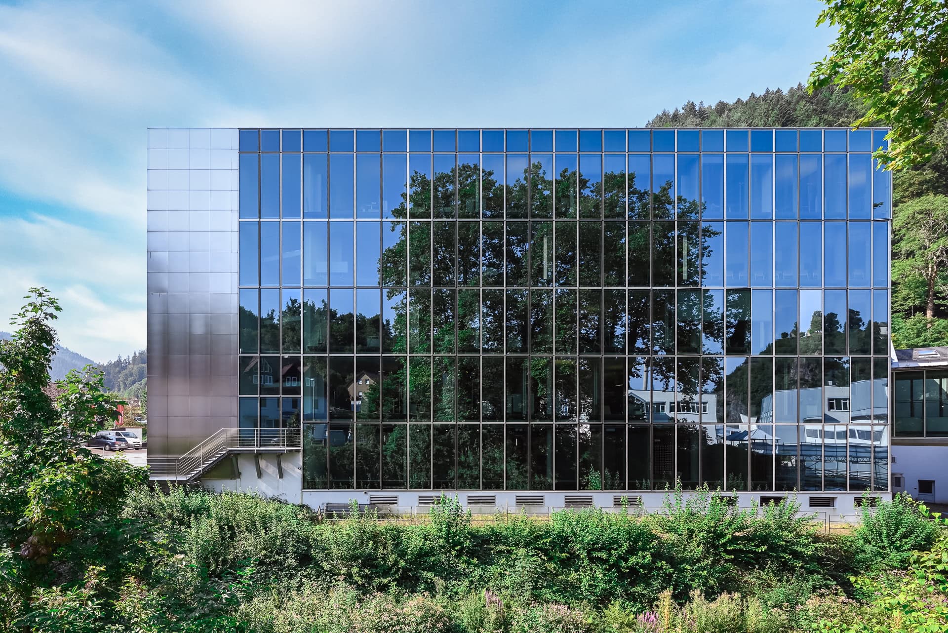 Rückfassade des Duravit Design Centers in Hornberg. Architektur von Philippe Starck. Foto: Bertrand Weiss, weissfotografie.com.