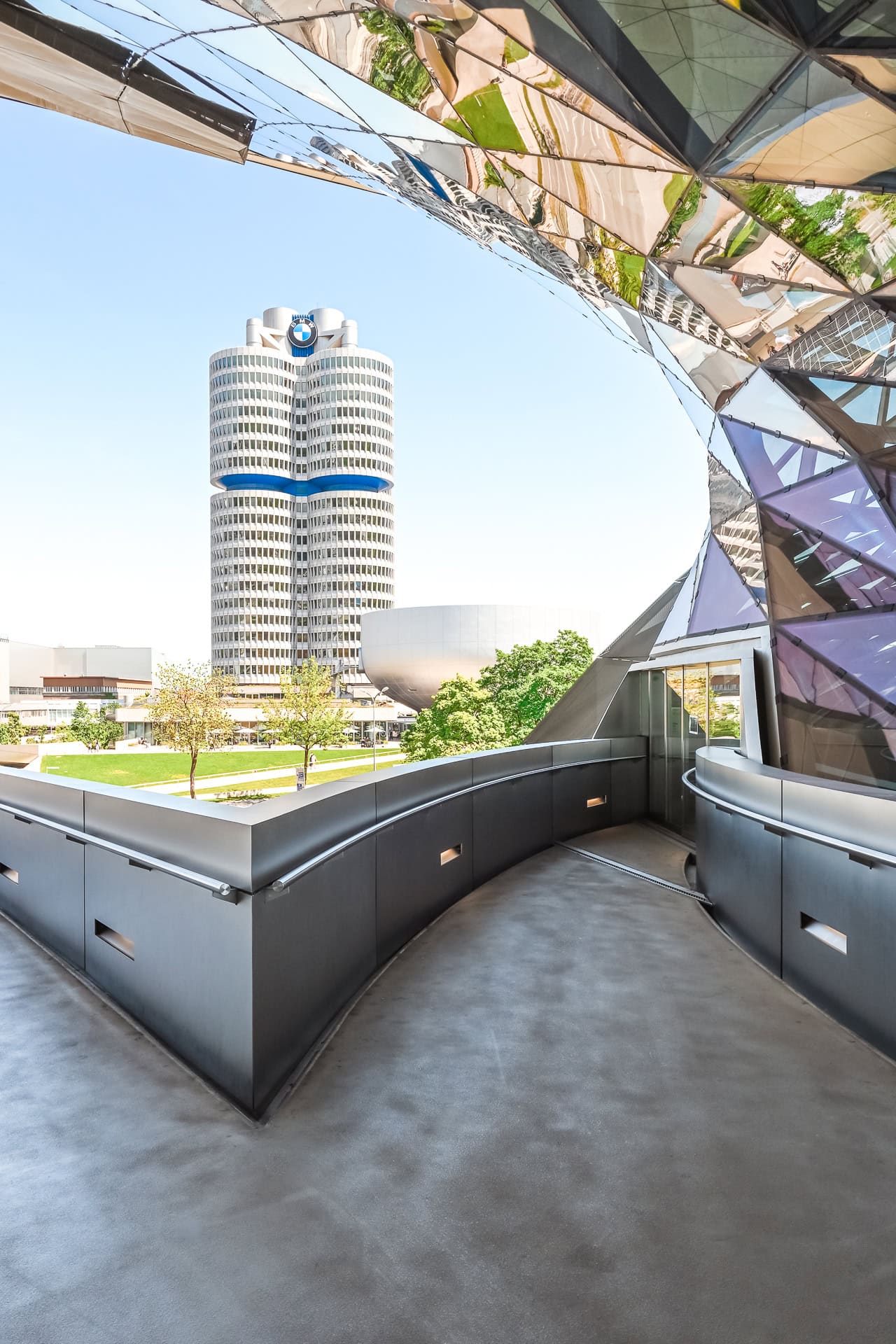 Brücke der BMW Welt in München. Architektur von Coop Himmelb(l)au. Foto: Bertrand Weiss, weissfotografie.com.