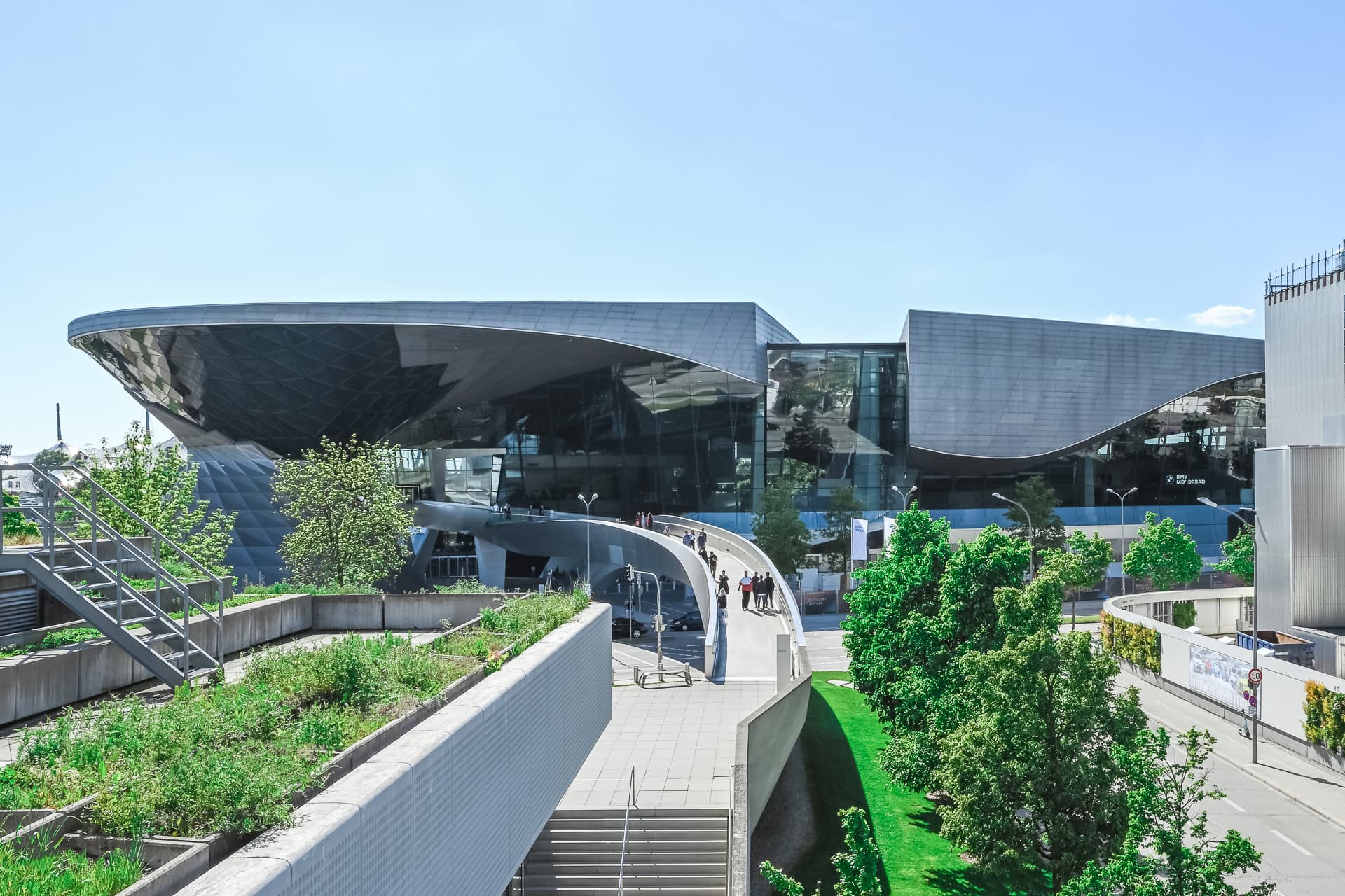 Außenansicht der BMW Welt in München. Architektur von Coop Himmelb(l)au. Foto: Bertrand Weiss, weissfotografie.com.